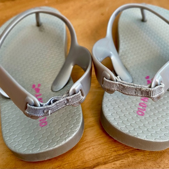 3 for $ 15 Old Navy Silver sandals - Picture 5 of 7
